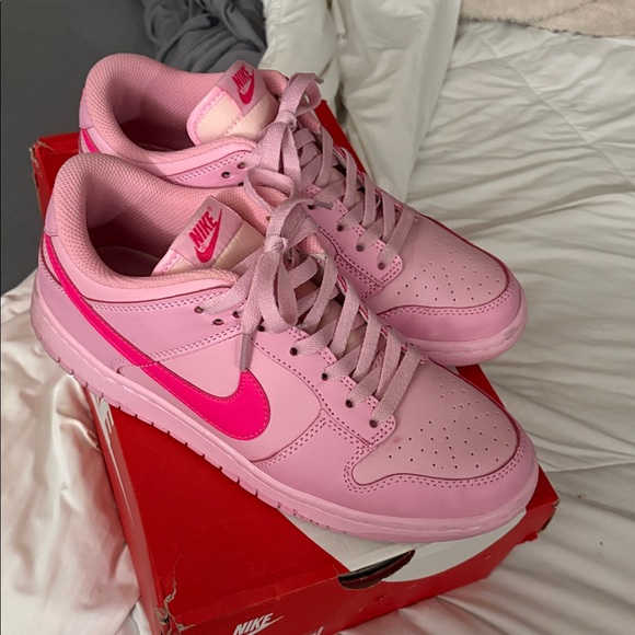 Nike Women's pink dunks - Picture 2 of 6